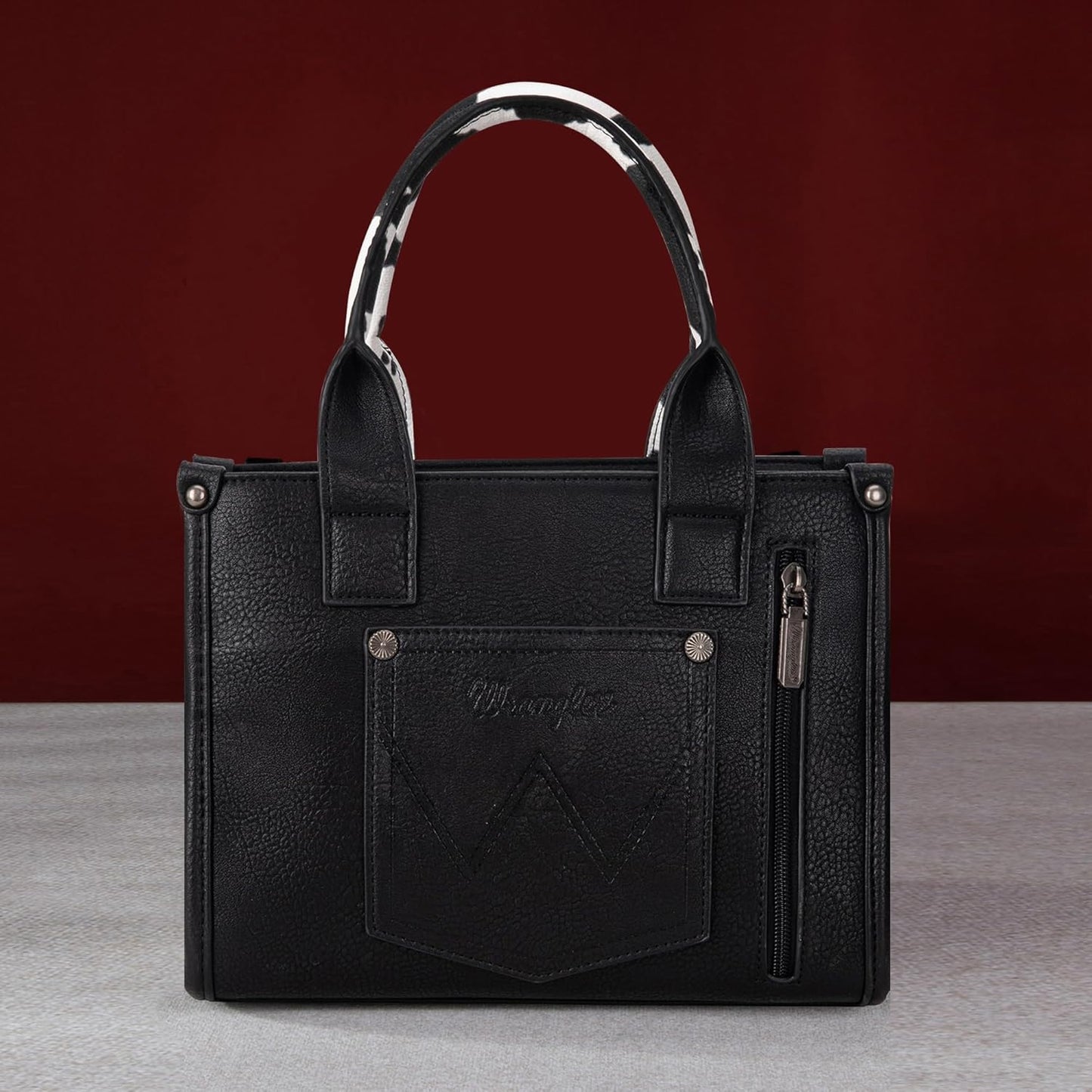 Bolsa feminina Wrangler com estampa de vaca e alça superior